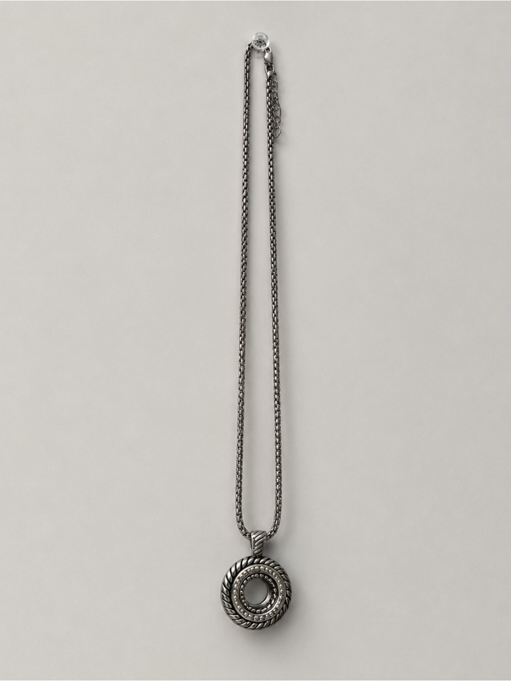 Round Rope-Detail Pendant Necklace in Silver